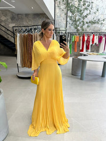 Vestido Amélie Plissé – Sofisticação em Movimento com Decote que Encanta